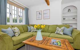Pass The Keys Flint Cottage Near Centre Of Beautiful Framlingham